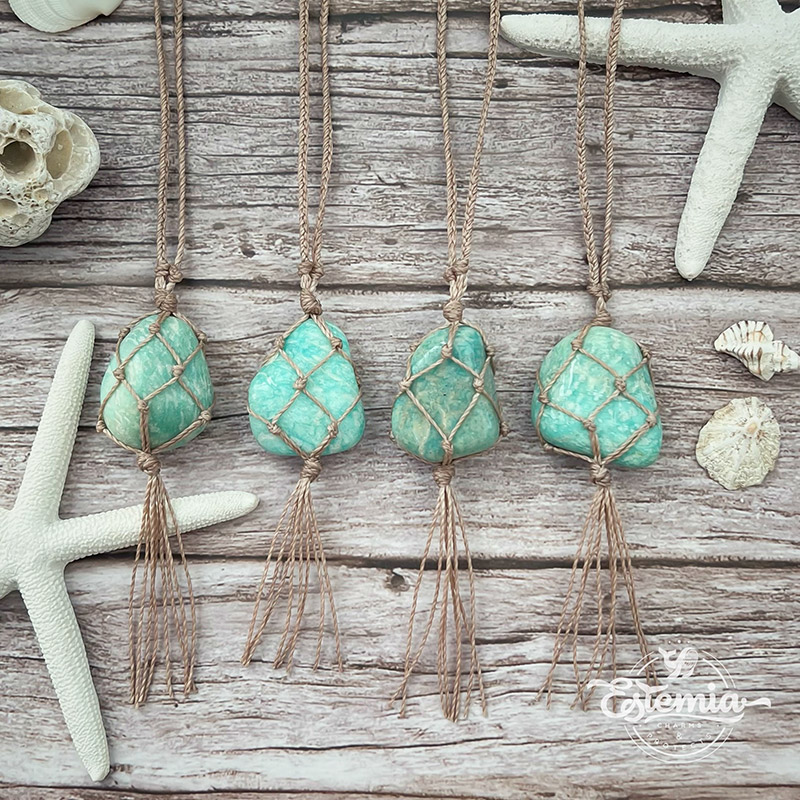 Macramé ochranný amulet do auta s amazonitem