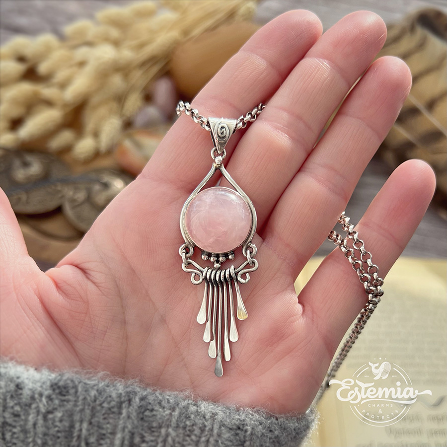 Stříbrný náhrdelník s přívěskem z růženínu - Ag925