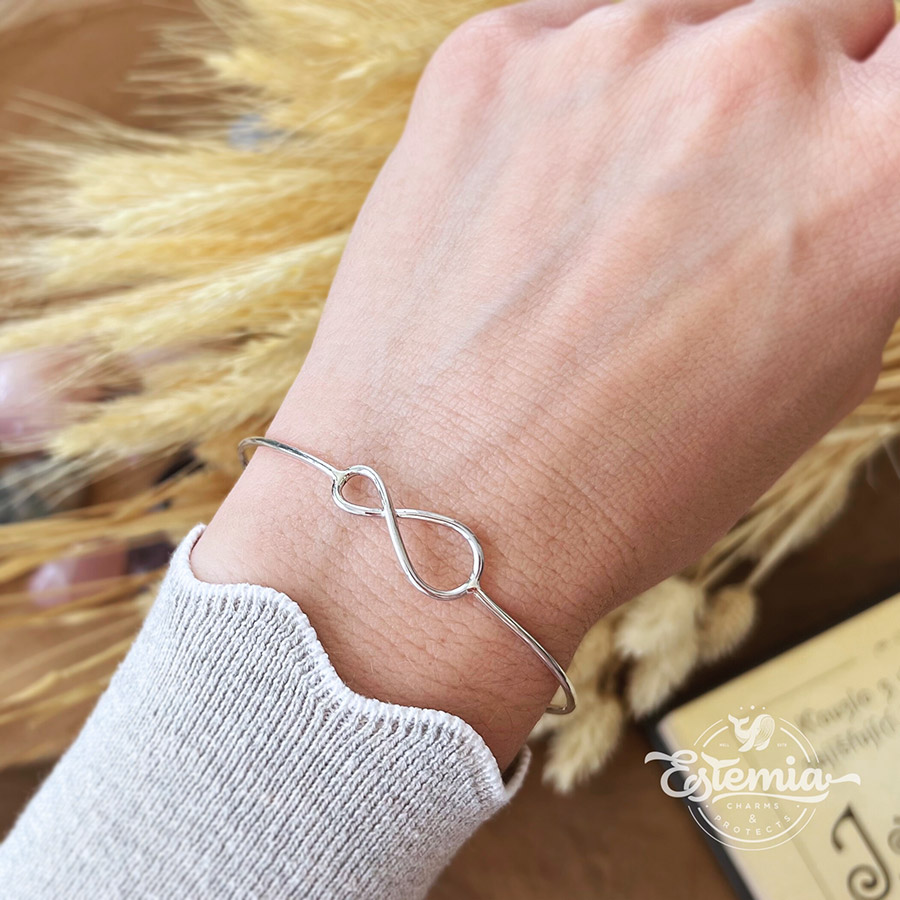 Stříbrný nasazovací náramek Nekonečno - Ag925