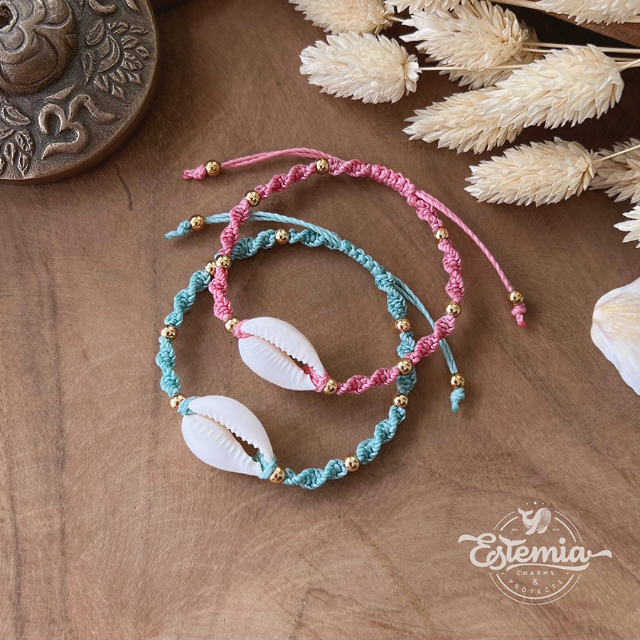 Šňůrkový shamballa náramek s kauri mušlí růžový