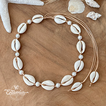 Náhrdelník z mušlí kauri a říčních perel