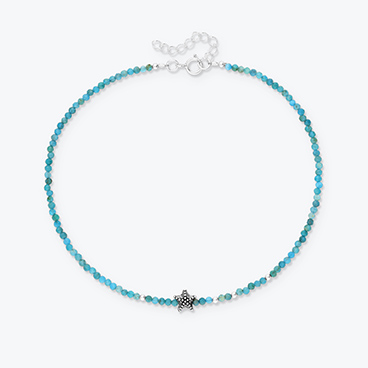 Nákotník Hvězdice ze stříbra a modrého apatitu se stříbrnými korálky.