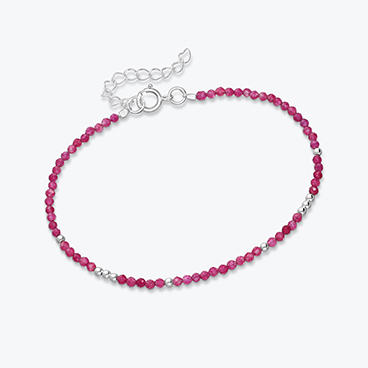 Minerální náramek z broušeného rubínu se stříbrnými korálky - Ag925