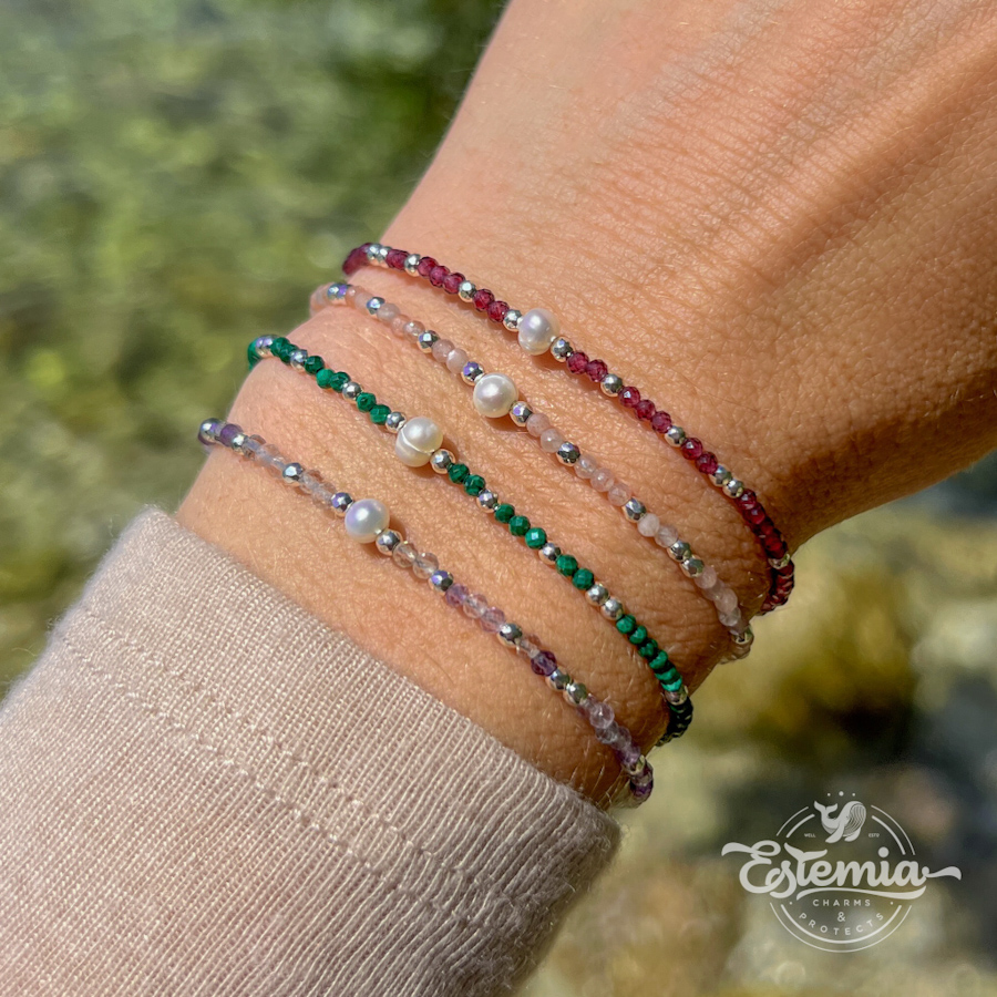 Stříbrný náramek z malachitu, říční perly a stříbrných korálků - Ag925