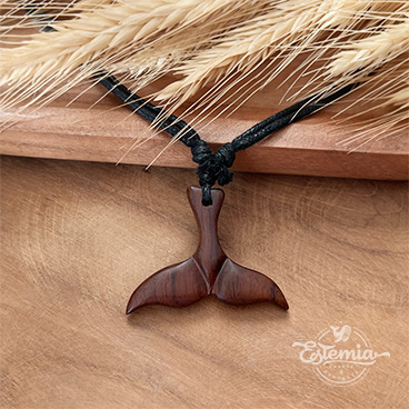 Dřevěný náhrdelník Ploutev