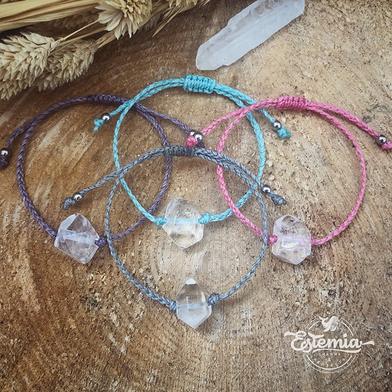 Macramé náramek s křišťálem - černá šňůrka