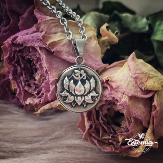 Jógový řetízek z chirurgické oceli, s přívěskem lotosu a meditační slabiky om